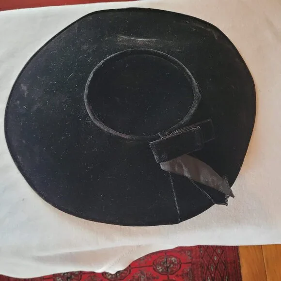 Vintage 1940s Black Velvet Hat - Picture 2 of 5